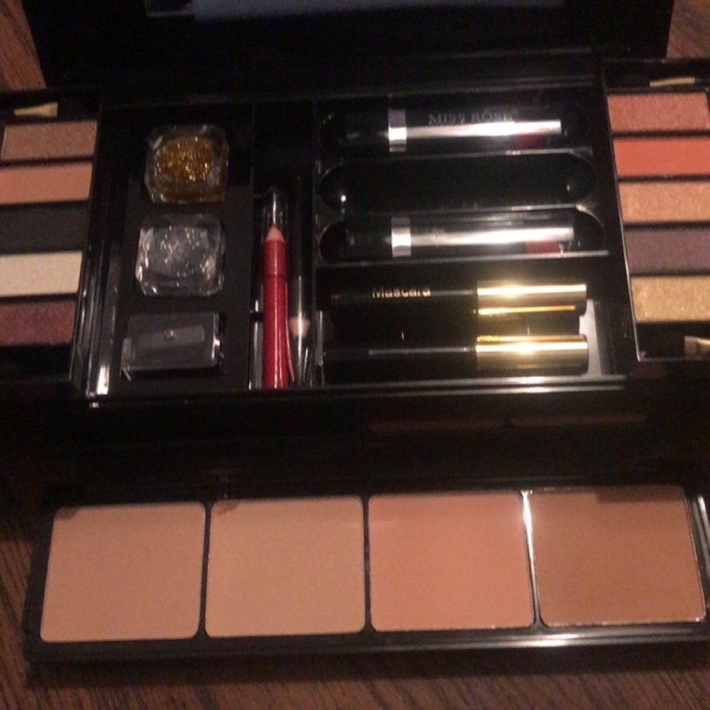 Makeup Kit - Picture 4 of 7